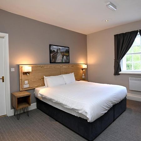 Wheatsheaf, Baslow By Marston'S Inns Exteriör bild